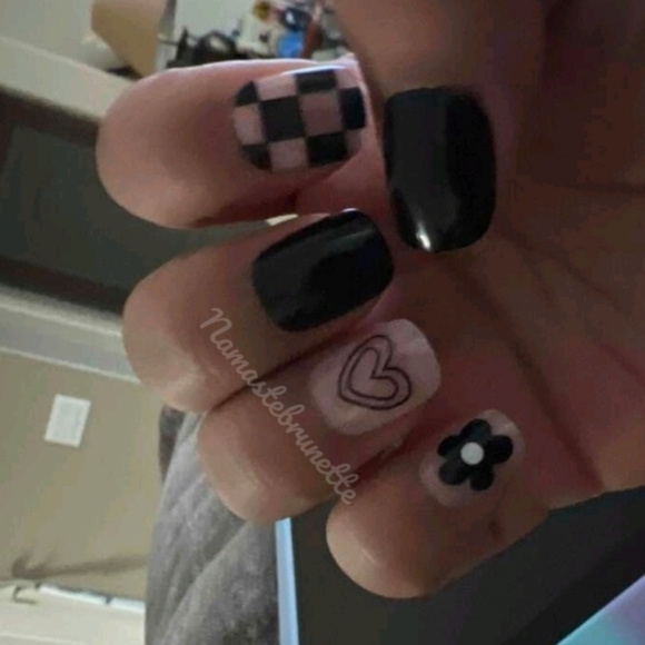 2/$16 Black Hearts & Flowers Press On Nails - Picture 8 of 13